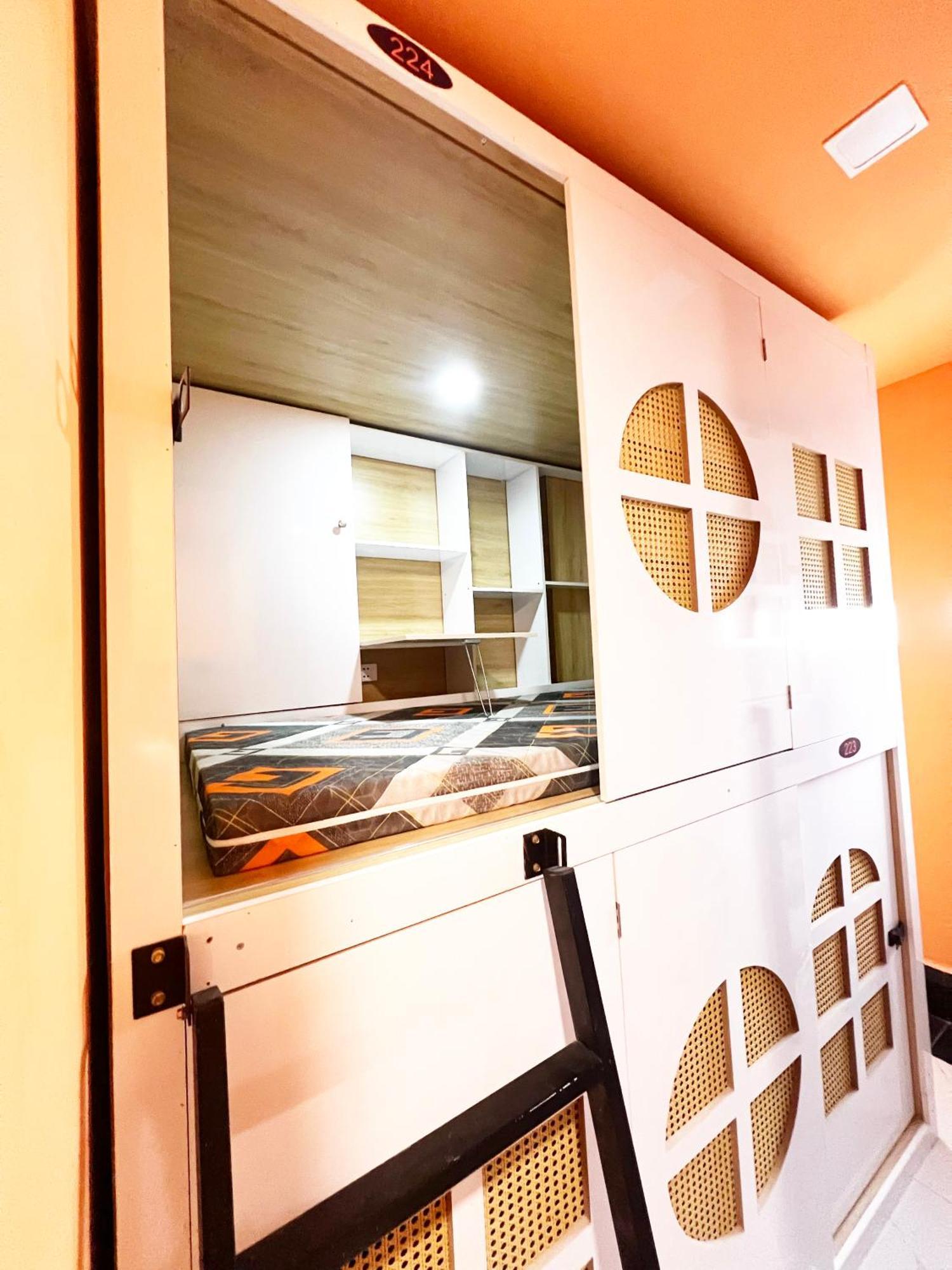 Tva Homestay - Tva Sleepbox - Tva Working Space Пном Пен Екстериор снимка
